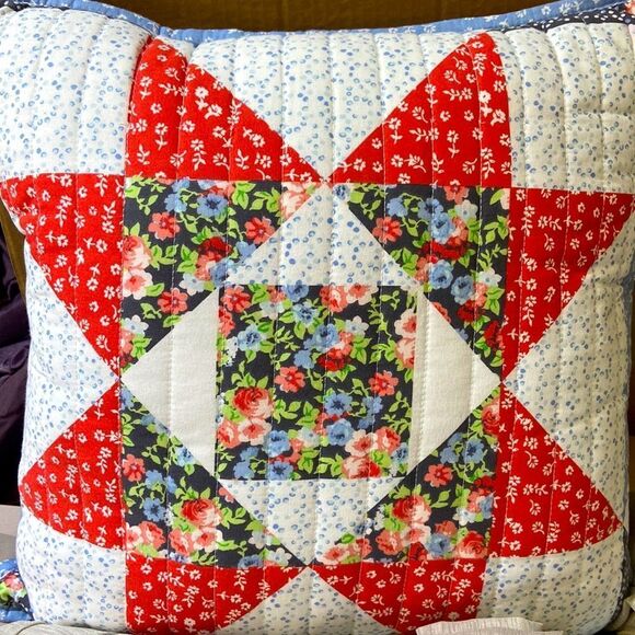 MARTHA STEWART COLLECTION American Floral star patchwork pillow 18x18 in - Picture 2 of 4